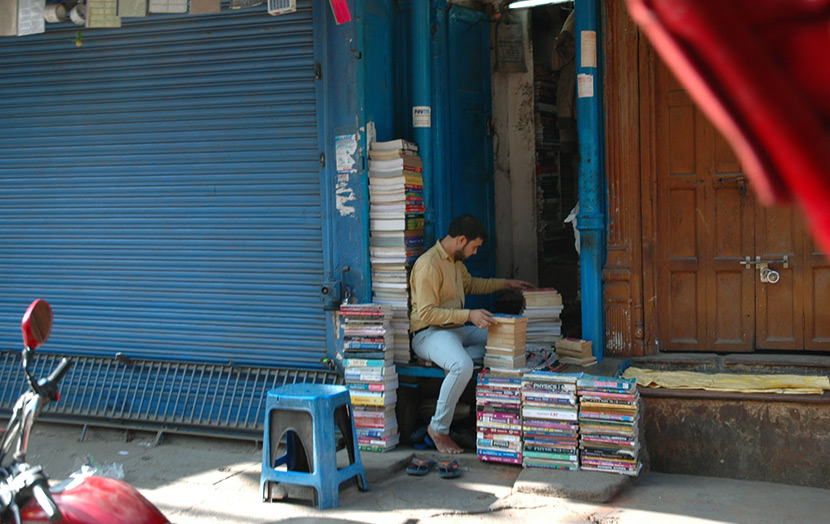 Торговец книгами на Чандни Чоук Дели